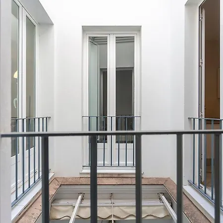 Metropol Urban Apartment